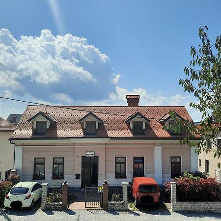 Rooms Cehovin Постойна Екстер'єр фото