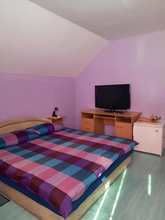 Rooms Cehovin Постойна Екстер'єр фото