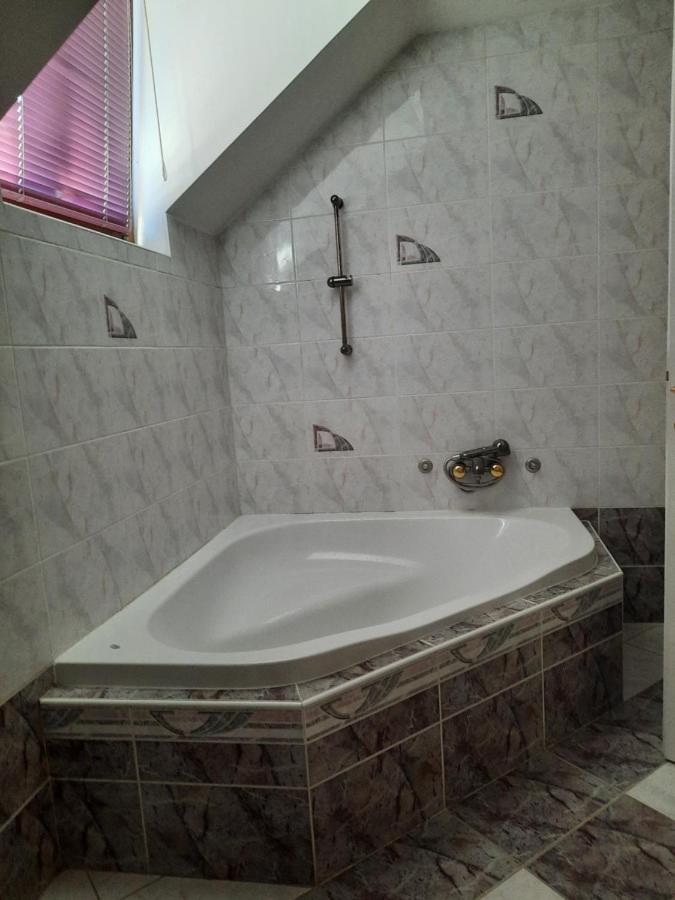 Rooms Cehovin Постойна Екстер'єр фото