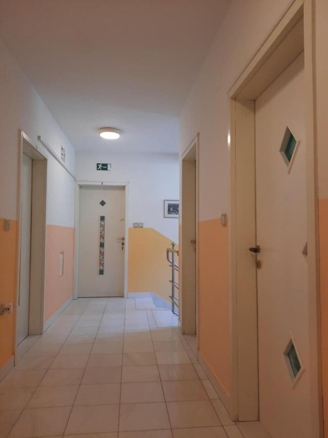Rooms Cehovin Постойна Екстер'єр фото
