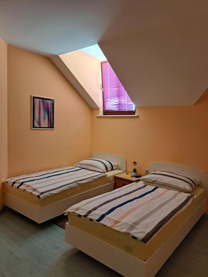 Rooms Cehovin Постойна Екстер'єр фото