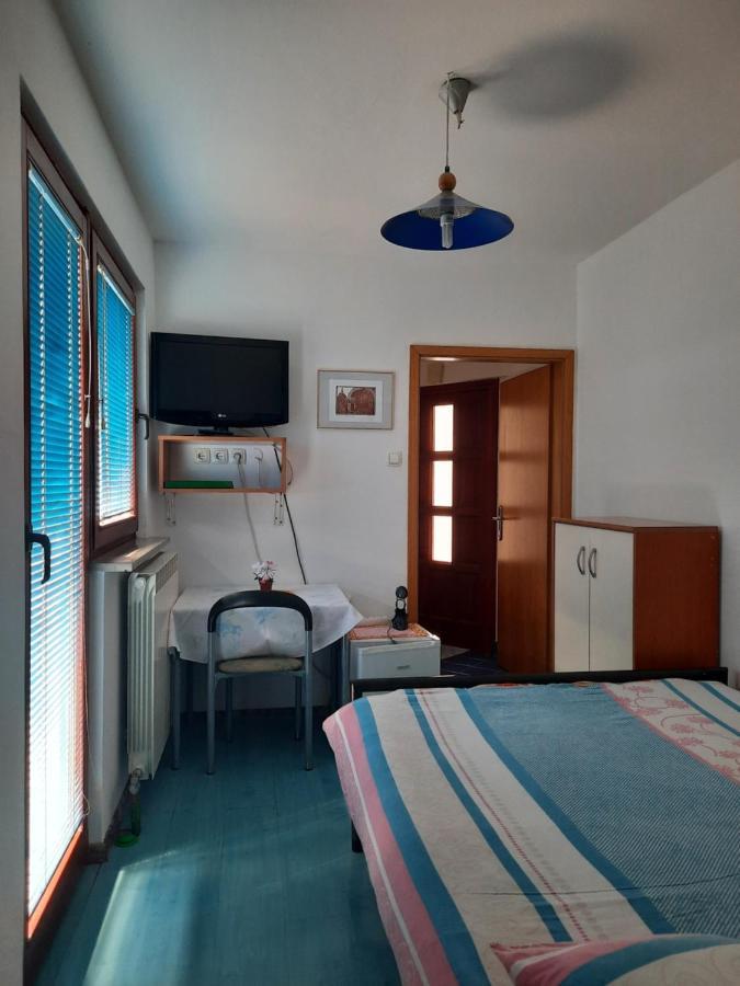 Rooms Cehovin Постойна Екстер'єр фото