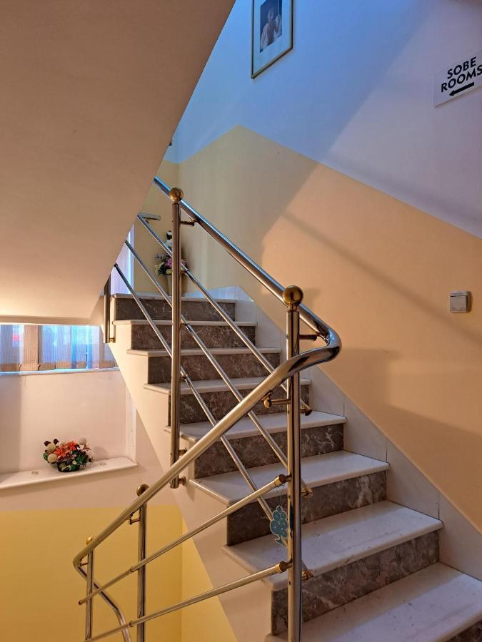 Rooms Cehovin Постойна Екстер'єр фото