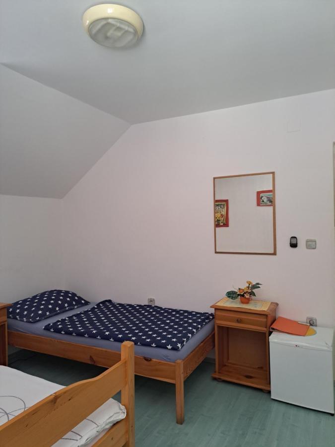 Rooms Cehovin Постойна Екстер'єр фото
